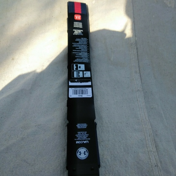 UNDER ARMOUR BUCKLE ONE SIZE FITS BELT - Picture 3 of 5